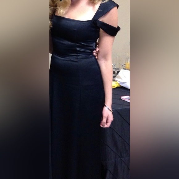 Reformation Lupine off the shoulder long formal bridesmaid dress - Picture 5 of 5